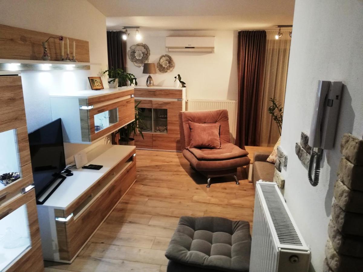 Galeria Stastie Apartment Senec Luaran gambar